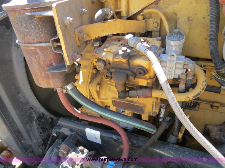 image for item B4663 2001 Peterbilt 387 semi truck