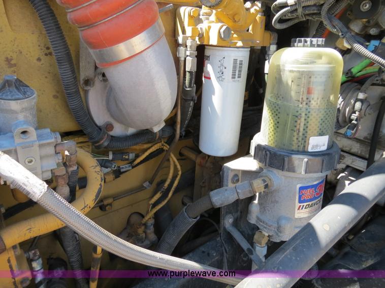 image for item B4663 2001 Peterbilt 387 semi truck