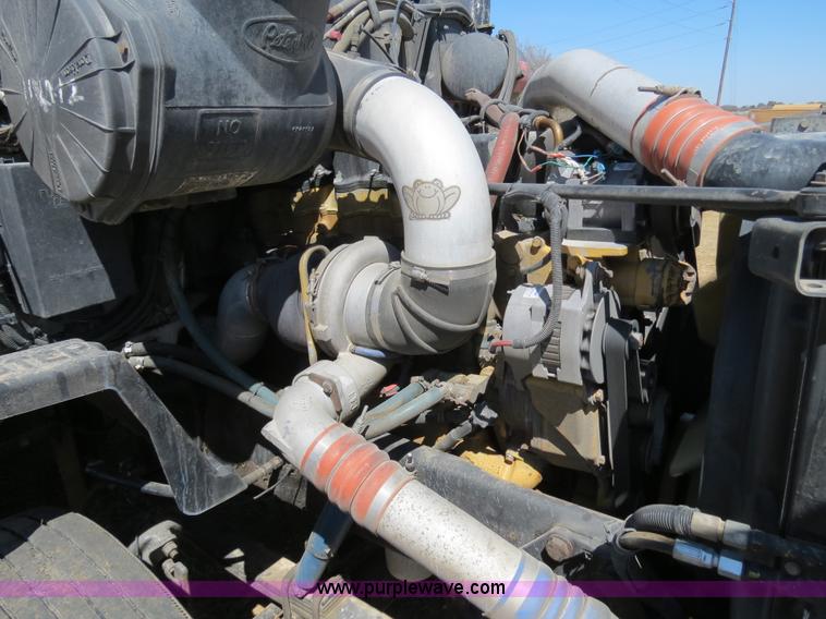 image for item B4663 2001 Peterbilt 387 semi truck