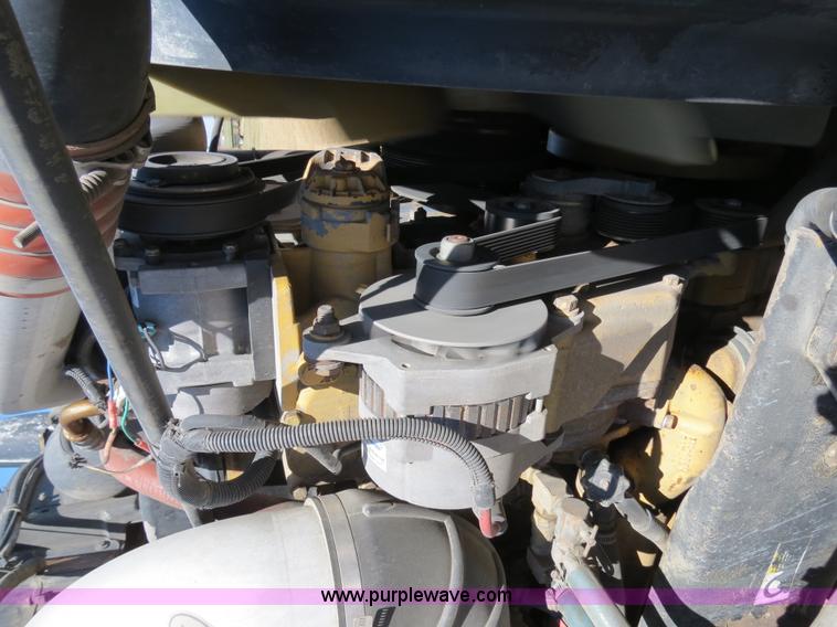 image for item B4663 2001 Peterbilt 387 semi truck