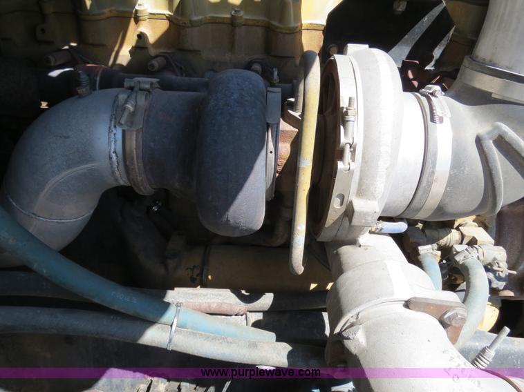 image for item B4663 2001 Peterbilt 387 semi truck