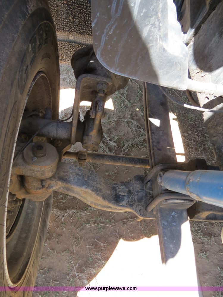 image for item B4663 2001 Peterbilt 387 semi truck