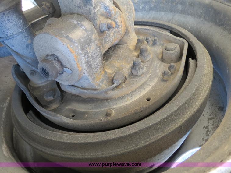 image for item B4663 2001 Peterbilt 387 semi truck