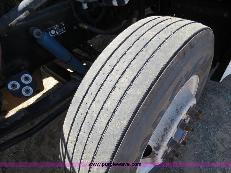 image for item B4663 2001 Peterbilt 387 semi truck