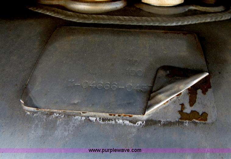 image for item B4663 2001 Peterbilt 387 semi truck