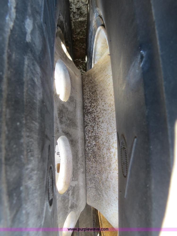 image for item B4663 2001 Peterbilt 387 semi truck