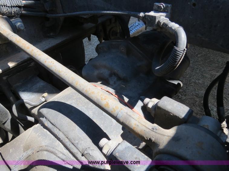 image for item B4663 2001 Peterbilt 387 semi truck