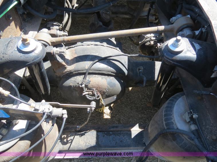 image for item B4663 2001 Peterbilt 387 semi truck