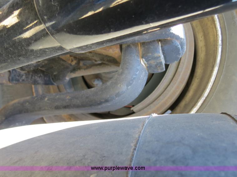 image for item B4663 2001 Peterbilt 387 semi truck