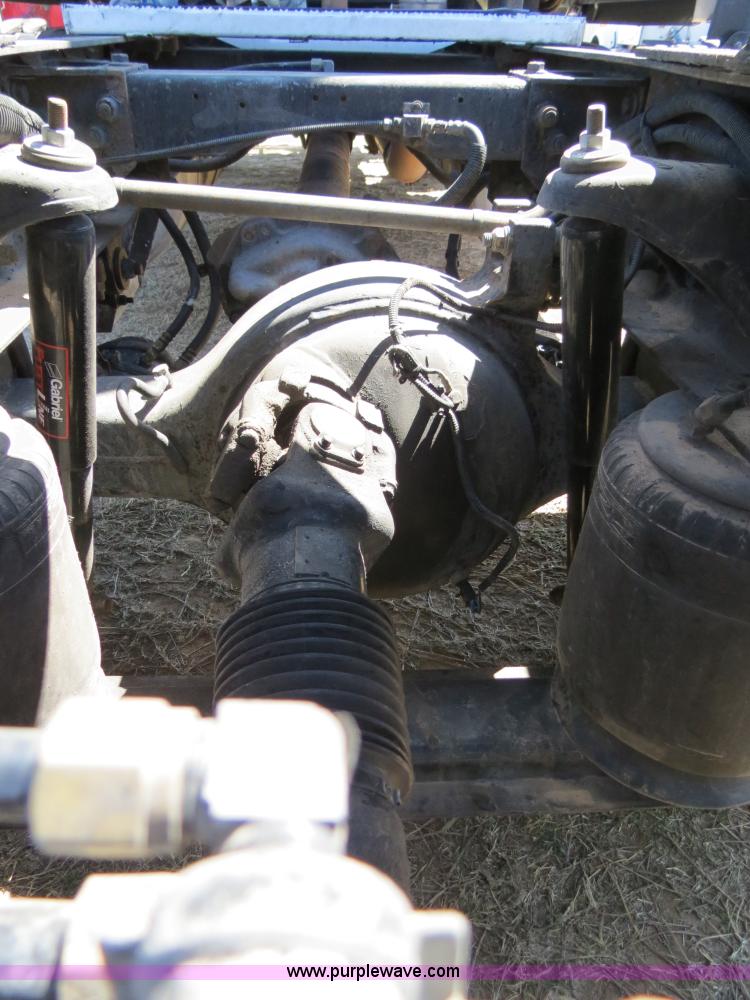 image for item B4663 2001 Peterbilt 387 semi truck