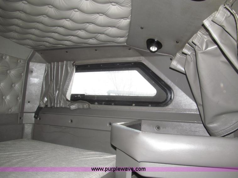 image for item B5436 2007 Kenworth T600B AeroCab semi truck