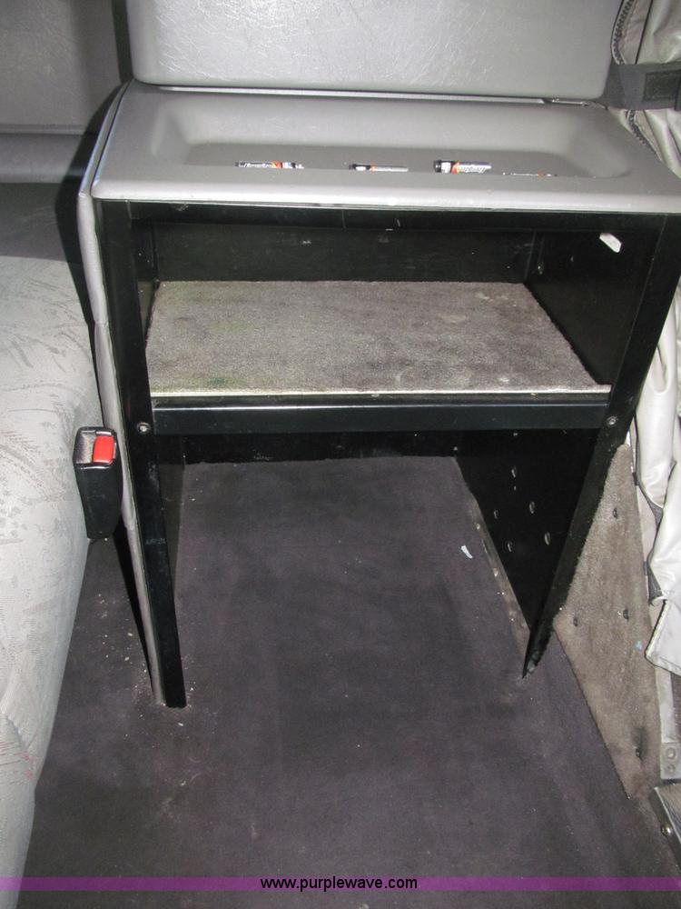 image for item B5436 2007 Kenworth T600B AeroCab semi truck