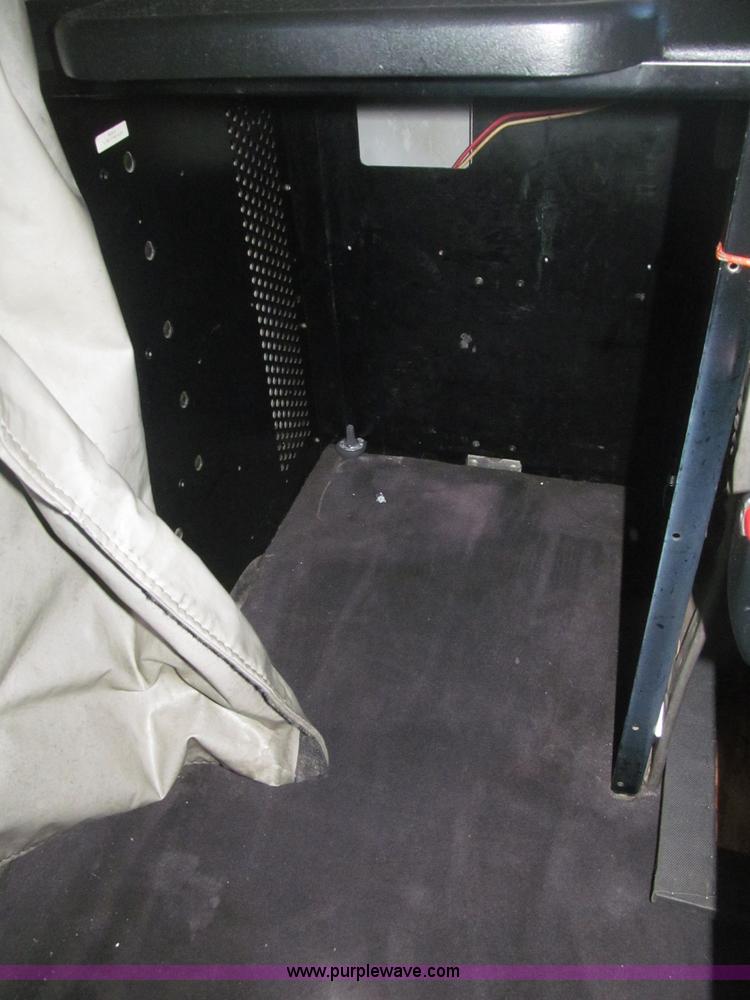 image for item B5436 2007 Kenworth T600B AeroCab semi truck