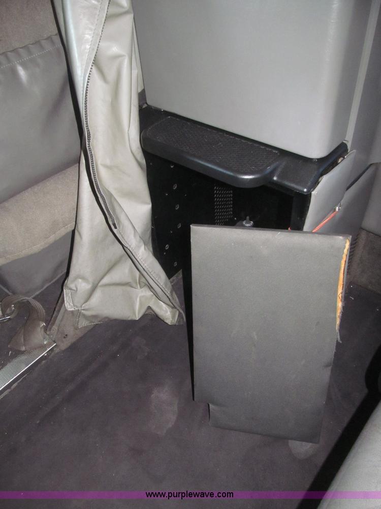 image for item B5436 2007 Kenworth T600B AeroCab semi truck