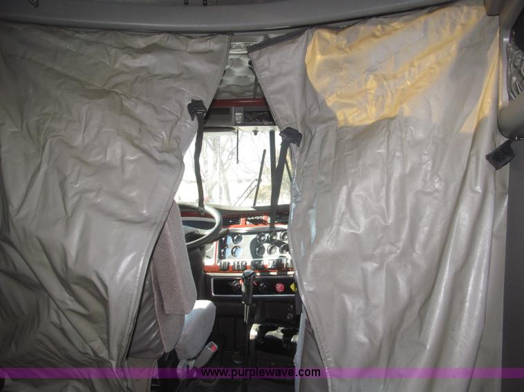 image for item B5436 2007 Kenworth T600B AeroCab semi truck