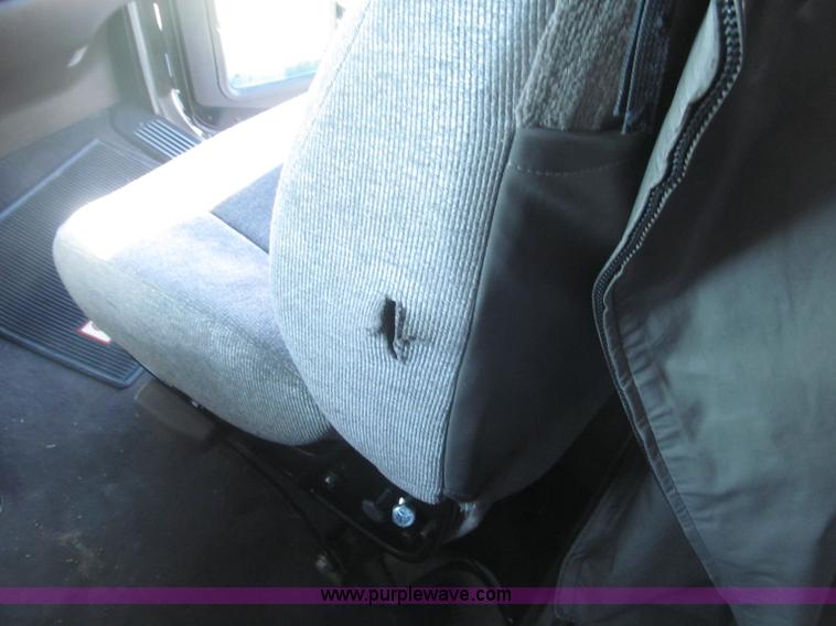 image for item B5436 2007 Kenworth T600B AeroCab semi truck