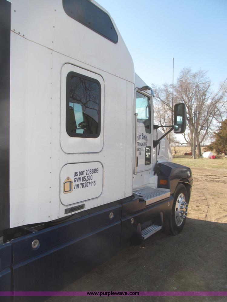 image for item B5436 2007 Kenworth T600B AeroCab semi truck