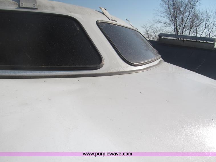 image for item B5436 2007 Kenworth T600B AeroCab semi truck