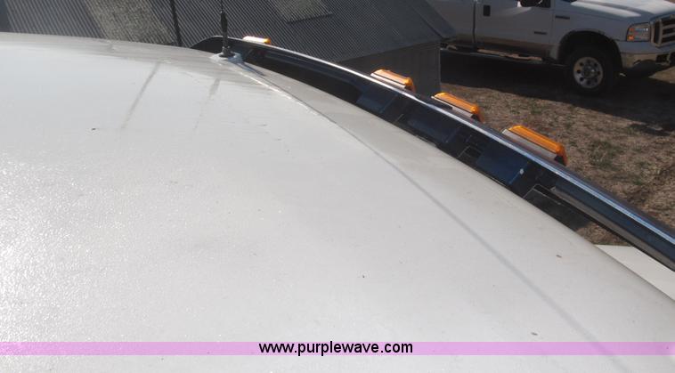 image for item B5436 2007 Kenworth T600B AeroCab semi truck