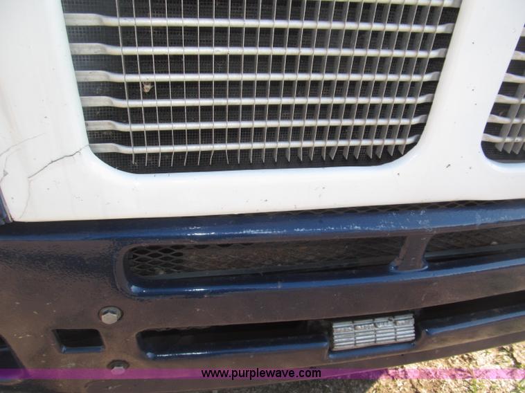 image for item B5436 2007 Kenworth T600B AeroCab semi truck