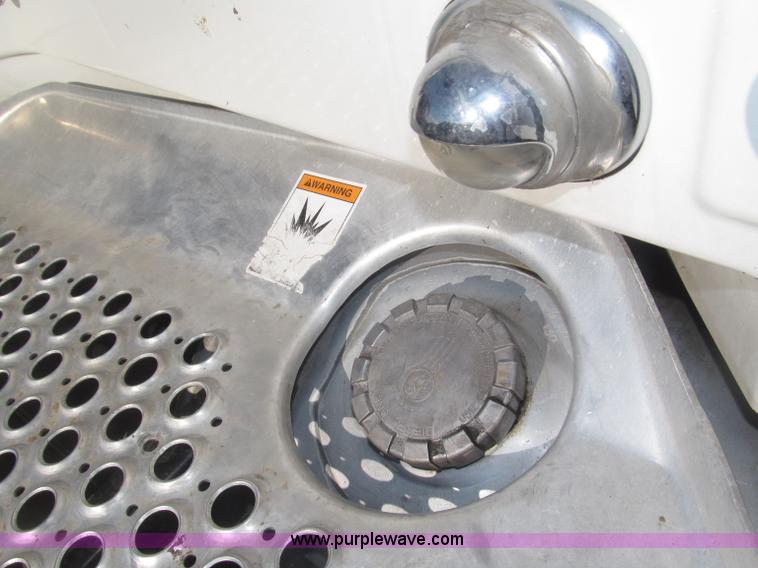 image for item B5436 2007 Kenworth T600B AeroCab semi truck