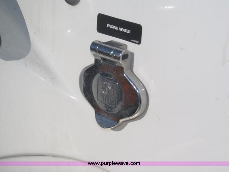 image for item B5436 2007 Kenworth T600B AeroCab semi truck