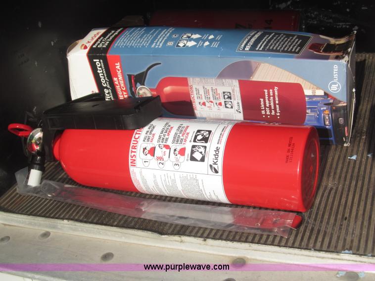 image for item B5436 2007 Kenworth T600B AeroCab semi truck