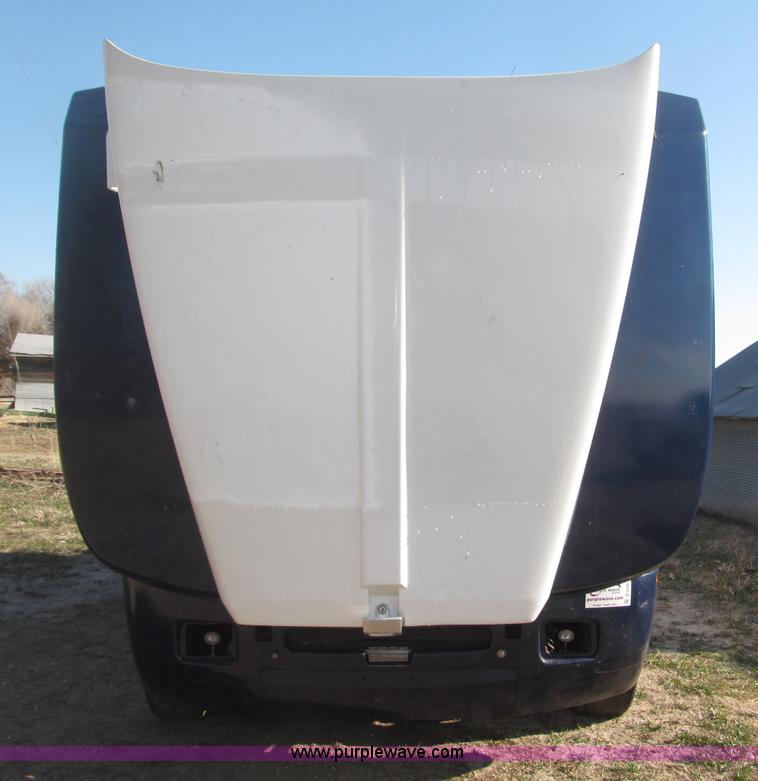 image for item B5436 2007 Kenworth T600B AeroCab semi truck