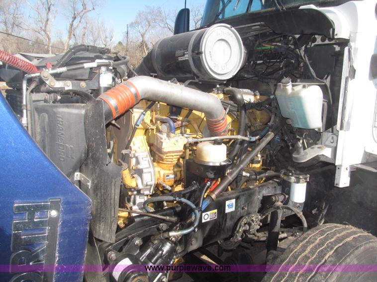 image for item B5436 2007 Kenworth T600B AeroCab semi truck