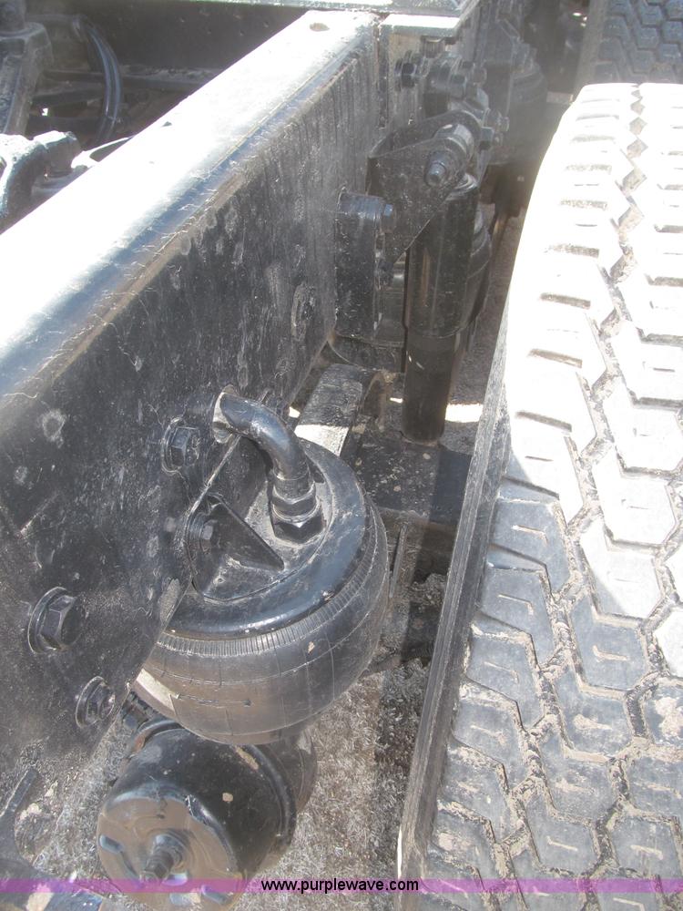 image for item B5436 2007 Kenworth T600B AeroCab semi truck