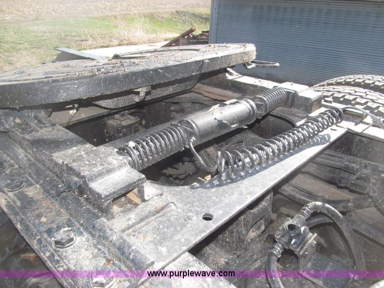 image for item B5436 2007 Kenworth T600B AeroCab semi truck