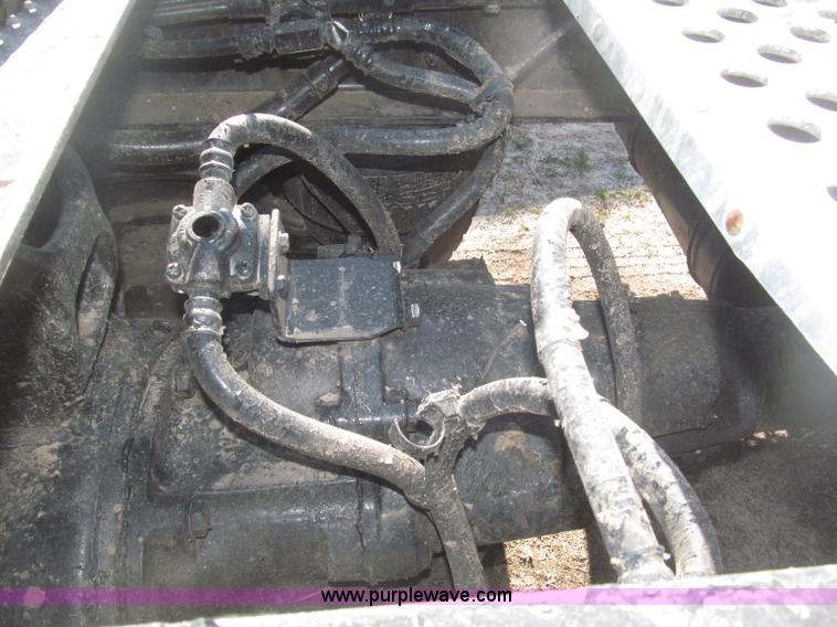 image for item B5436 2007 Kenworth T600B AeroCab semi truck