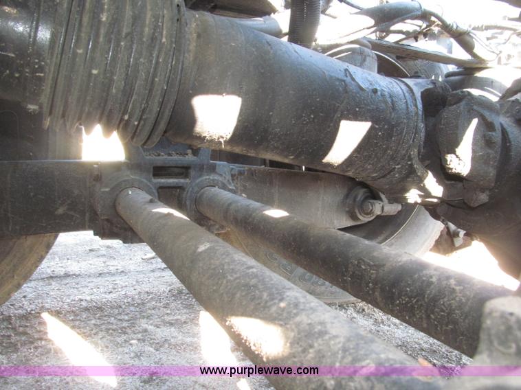 image for item B5436 2007 Kenworth T600B AeroCab semi truck