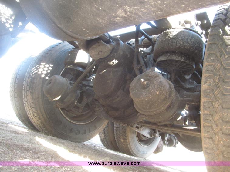 image for item B5436 2007 Kenworth T600B AeroCab semi truck