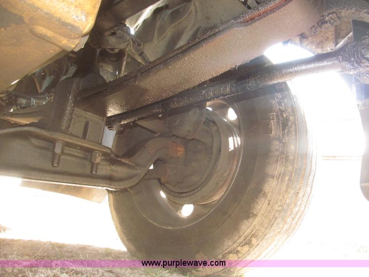 image for item B5436 2007 Kenworth T600B AeroCab semi truck