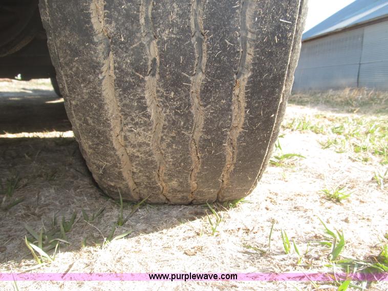 image for item B5436 2007 Kenworth T600B AeroCab semi truck