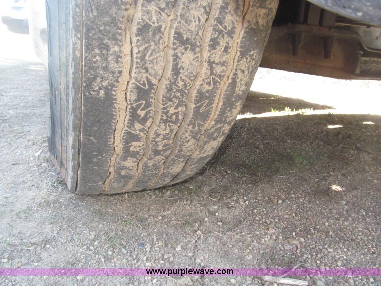 image for item B5436 2007 Kenworth T600B AeroCab semi truck