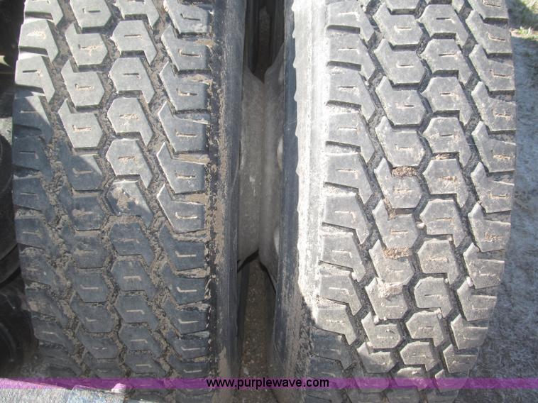 image for item B5436 2007 Kenworth T600B AeroCab semi truck