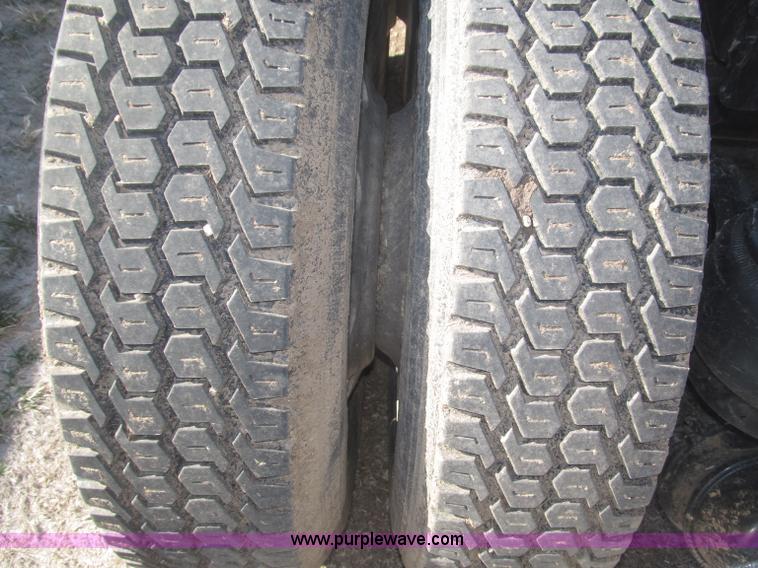 image for item B5436 2007 Kenworth T600B AeroCab semi truck