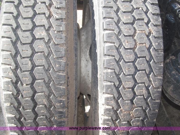 image for item B5436 2007 Kenworth T600B AeroCab semi truck