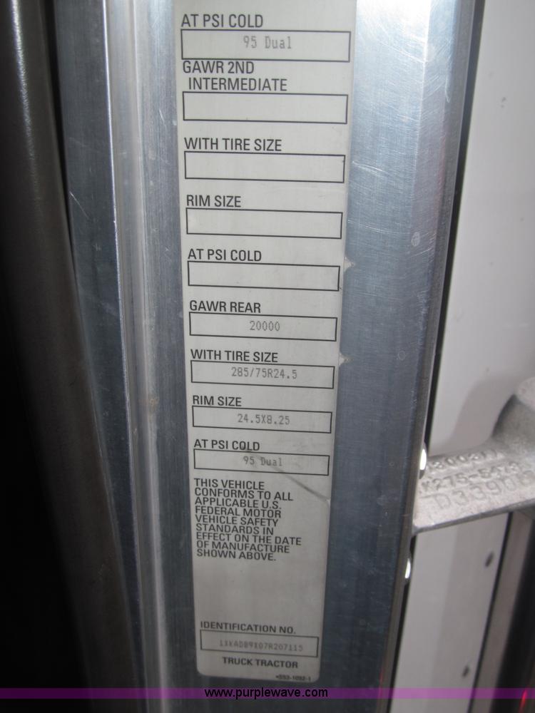 image for item B5436 2007 Kenworth T600B AeroCab semi truck