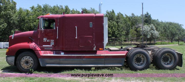 image for item D5178 1995 Freightliner FLD112 semi truck