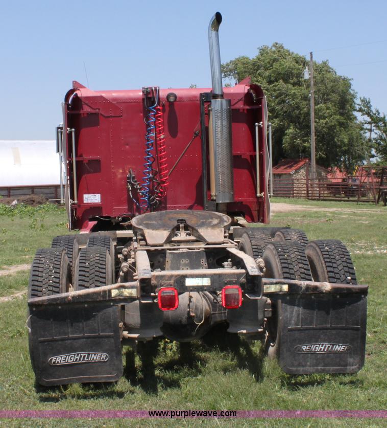 image for item D5178 1995 Freightliner FLD112 semi truck