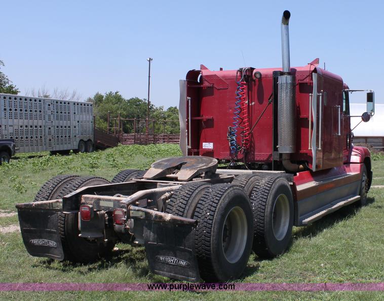 image for item D5178 1995 Freightliner FLD112 semi truck