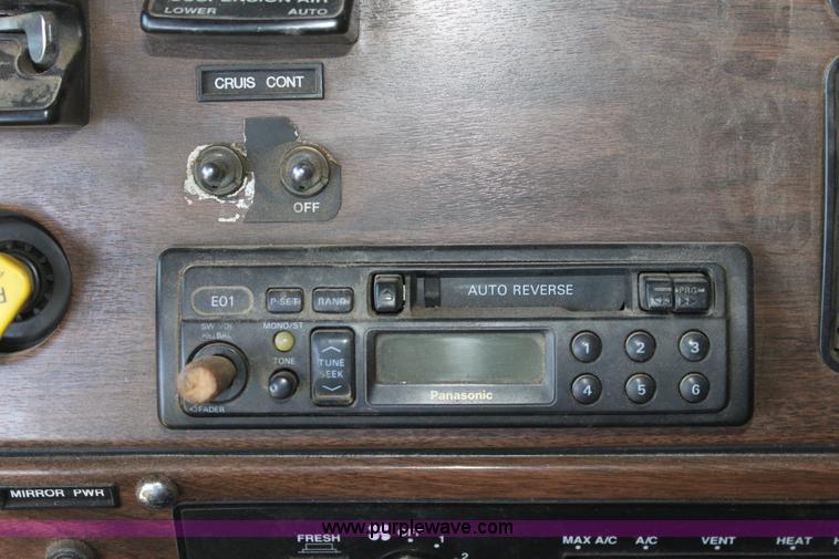 image for item D5178 1995 Freightliner FLD112 semi truck