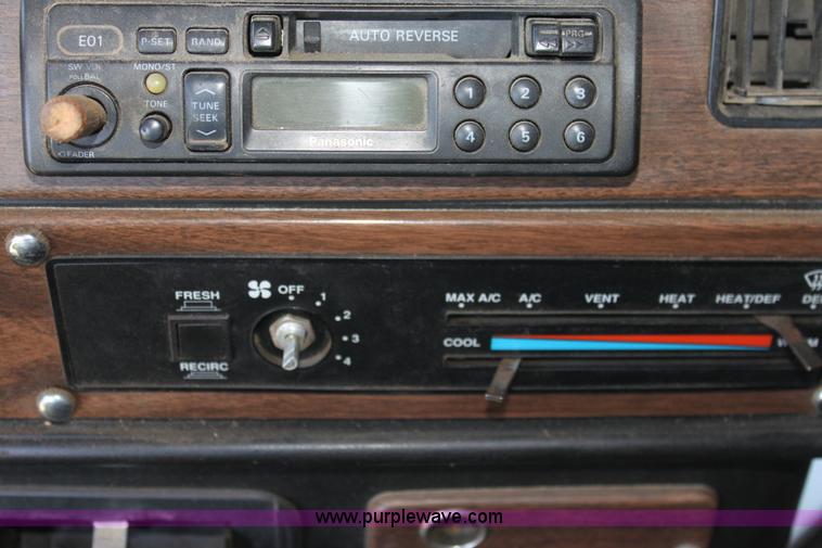 image for item D5178 1995 Freightliner FLD112 semi truck