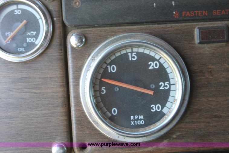 image for item D5178 1995 Freightliner FLD112 semi truck