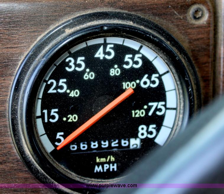 image for item D5178 1995 Freightliner FLD112 semi truck