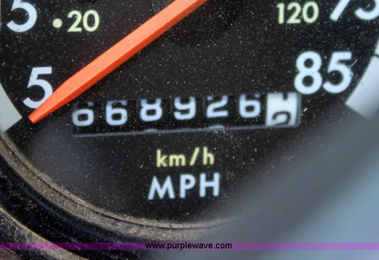 image for item D5178 1995 Freightliner FLD112 semi truck