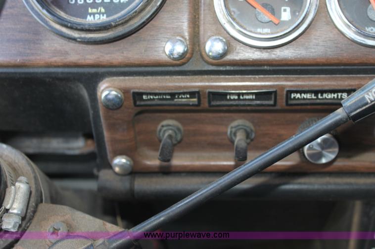 image for item D5178 1995 Freightliner FLD112 semi truck